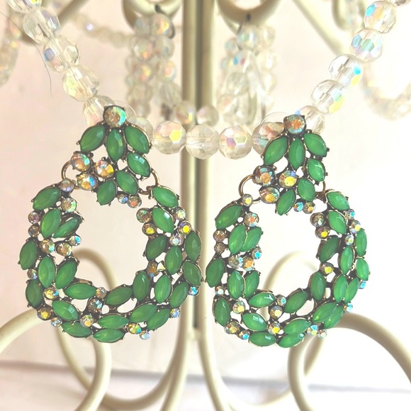 Jewelry - NWT green iridescent rhinestone statement earrings